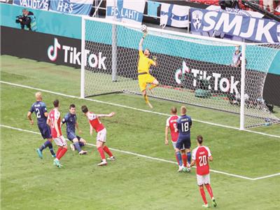  لقطة من مباراة فنلندا والدنمارك فى الجولة الأولى