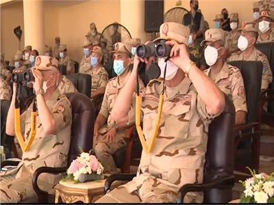 وزير الدفاع يشهد المرحلة الرئيسية للمناورة «رعد 5» بالذخيرة الحية