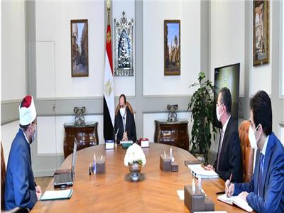 الرئيس السيسي يجتمع مع وزير الأوقاف