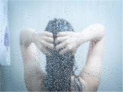 خبراء الصحة يحذرون من الاستحمام بالماء الساخن في الصباح 