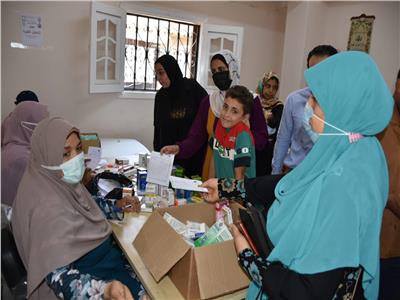 الكشف على ٣٠٠  مواطن فى قافله طبيه نظمتها جامعة السادات بمركز اشمون