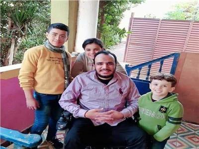 عانى أحمد عجاج منذ السابعة من عمره واليوم ينشر الوغي بالمرض