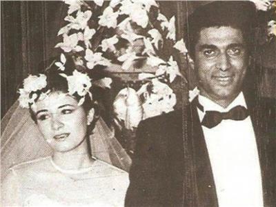 أحمد زكي وهالة فؤاد خلال حفل زفافهما - أرشيفية