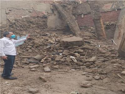 الجيزة تتلقي بلاغا بإنهيار حوائط بعقار مقام بالطوب اللبن بالحوامدية 