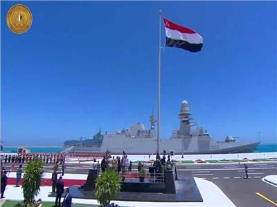رفع العلم المصري على قاعدة 3 يوليو البحرية