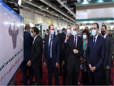 صوره افتتاح رئيس الوزراء لجناح المركزى للاحصاء 