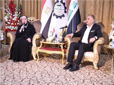 وزير الصناعة العراقي منهـل الخبـاز ونيفين جامع وزيرة التجارة والصناعة