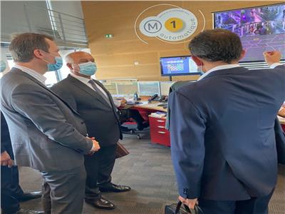 وزير النقل يتفقد مركز التحكم والمراقبة الخاص بالخط الأول لمترو باريس 