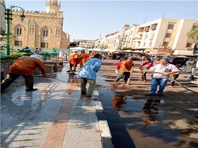 تطهير وتنظيف ساحة مسجد الحسين 