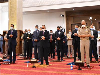 الرئيس السيسي يؤدي صلاة العيد بمدينة العلمين الجديدة