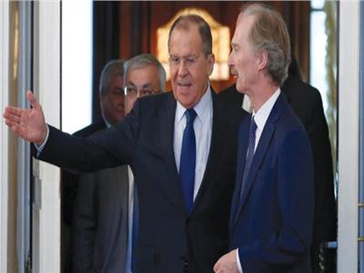 وزير الخارجية الروسي سيرجي لافروف والمبعوث الأممي الخاص إلى سوريا جير بيدرسن