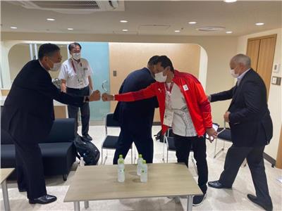وزير الرياضة يلتقي رئيس اللجنة الأولمبية اليابانية خلال حضوره منافسات الأولمبياد