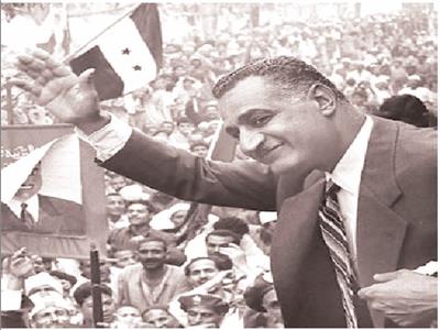 الرئيس جمال عبدالناصر يحيى الشعب المصرى