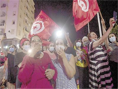 الاحتفالات تعم شوارع تونس عقب قرارات الرئيس قيس سعيد