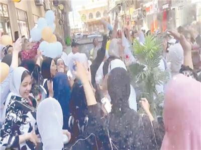 طالبات بورسعيد يحتفلن بانتهاء الامتحانات