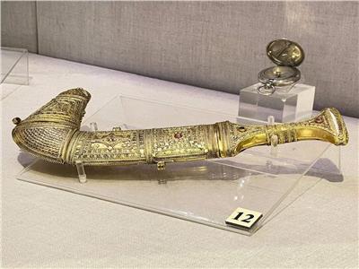 متحف المركبات الملكية يستعرض قطعة أثرية نادرة من مقتنياته 