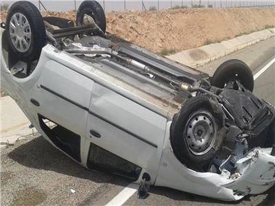 إصابة 4 في انقلاب سيارة ملاكي بطريق أبو منقار الفرافرة في الوادي الجديد