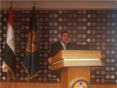 الدكتور محمد عمران رئيس هيئة الرقابة المالية خلال المؤتمر الصحفي