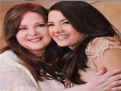 دنيا سمير غانم مع والدتها الراحلة دلال عبد العزيز