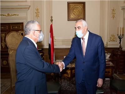 سفير  العراق في القاهرة يلتقي رئيس مجلس النواب 