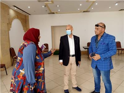 وكيل وزارة الصحة يتابع تطعيم المواطنين بلقاح كورونا بالعاشر من رمضان 
