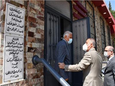 رئيس جامعة عين شمس يفتتح معمل الاطياف