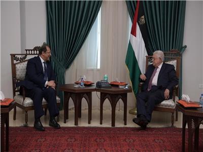 عباس كامل رئيس المخابرات العامة ومحمود عباس الرئيس الفلسطيني 