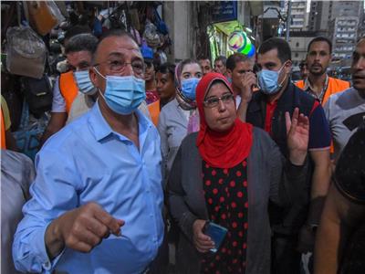 محافظ الإسكندرية يتابع رفع المخالفات بشارع المعهد 