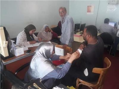 فريق طبى لتطعيم العاملين بالوحدة المحلية لمركز ومدينة المنيا