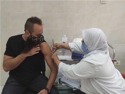 تطعيم المواطنين بفيروس كورونا 
