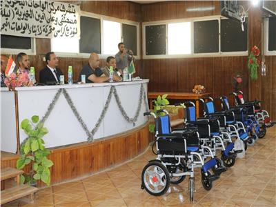 محافظة الجيزة تسلم ١٦ كرسي كهربائي متحرك للإطفال ذوي الإحتياجات الخاصة بمركز الواحات البحرية