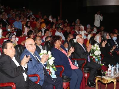 وزيرة الثقافة ومحافظ بورسعيد يشهدان عرضا لفرقة رضا بالمركز الثقافي