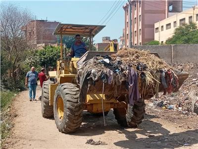 استمرار حملات النظافة على الطرق الرئيسية بين القرى بالمحلة