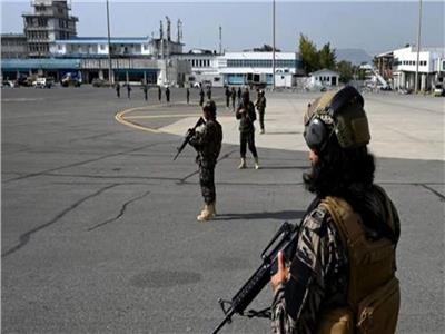 الشرطة الأفغانية بمحيط مطار كابول