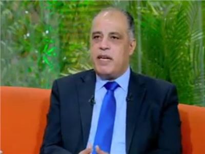 علاء عزوز رئيس قطاع الارشاد الزراعي