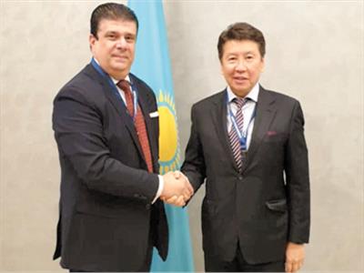  حسين زين مع يرلان بيكخوجين رئيس قناة Khabar الكازاخستانية
