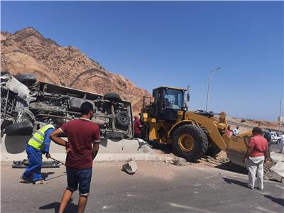 حادث انقلاب ميكروباص على طريق وادي قني بجنوب سيناء 