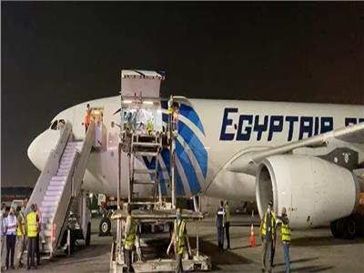 وصول شحنة لقاحات أسترازينكيا مطار القاهرة الدولي