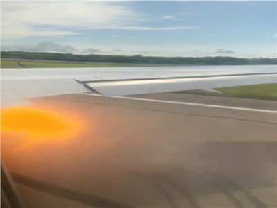 محرك الطائرة أثناء إصدار كرات النار