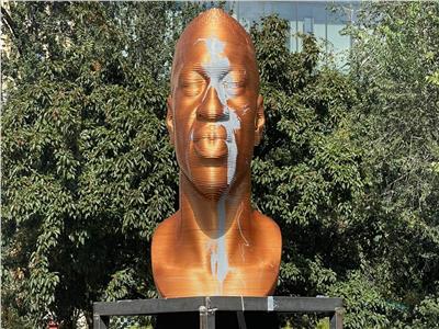 تمثال جورج فلويد الملطح بالطلاء