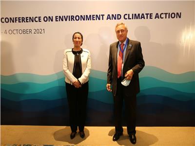 الدكتورة ياسمين فؤاد وزيرة البيئة مع نبيل المصاروة وزير البيئة الأردنى