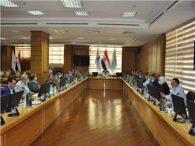 رئيس جامعة كفر الشيخ يترأس اجتماع مجلس العمداء