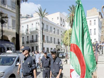 عناصر من قوات الأمن الجزائرى  