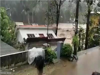 انهيار منزل بأكمله في ولاية كيرلا الهندية