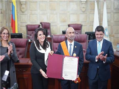 تكريم أحمد بن محمد الجروان رئيس المجلس العالمي للتسامح والسلام من مجلس الشيوخ الكولومبي