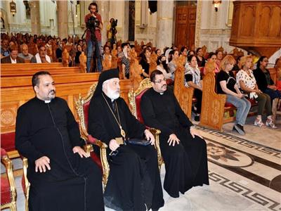 الأنبا باسيليوس فوزي يترأس الاجتماع العام بكاتدرائية يسوع الملك بالمنيا