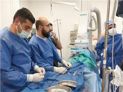 الفريق الطبي خلال إجراء العملية