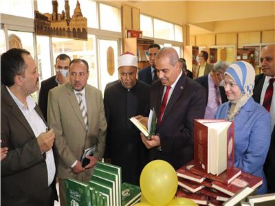 رئيس جامعة الأزهر يفتتح معرض الكتاب بكلية الدراسات الإسلامية للبنات بالإسكندرية