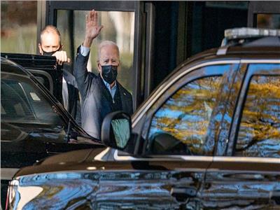 الرئيس الامريكي جو بايدن قبل دخولة لأجراء عملية منظار بمركز والتر ريد 