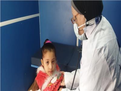 الكشف وتوفير العلاج ل369 مواطناً وتوفير 63 نظارة طبية في قافلة طبية في بني سويف